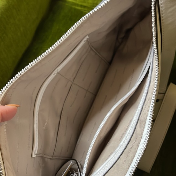 Michael Kors White Leather Piper Large Shoulder Bag - Picture 6 of 8